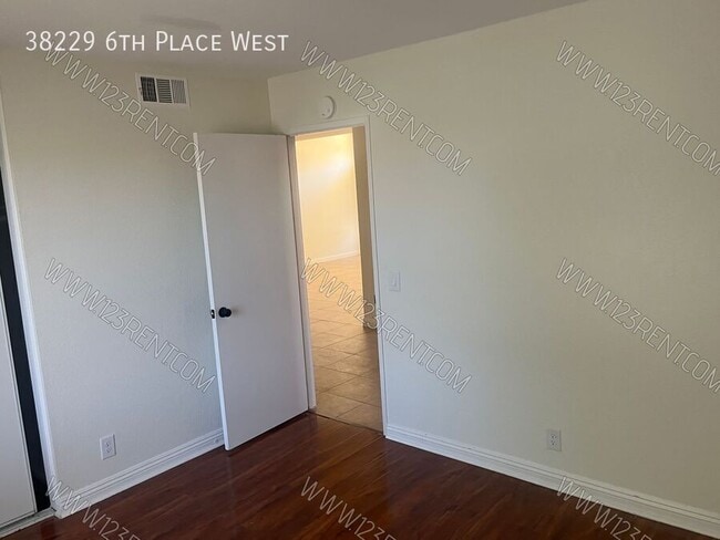 Photo - 38229 6th Pl W