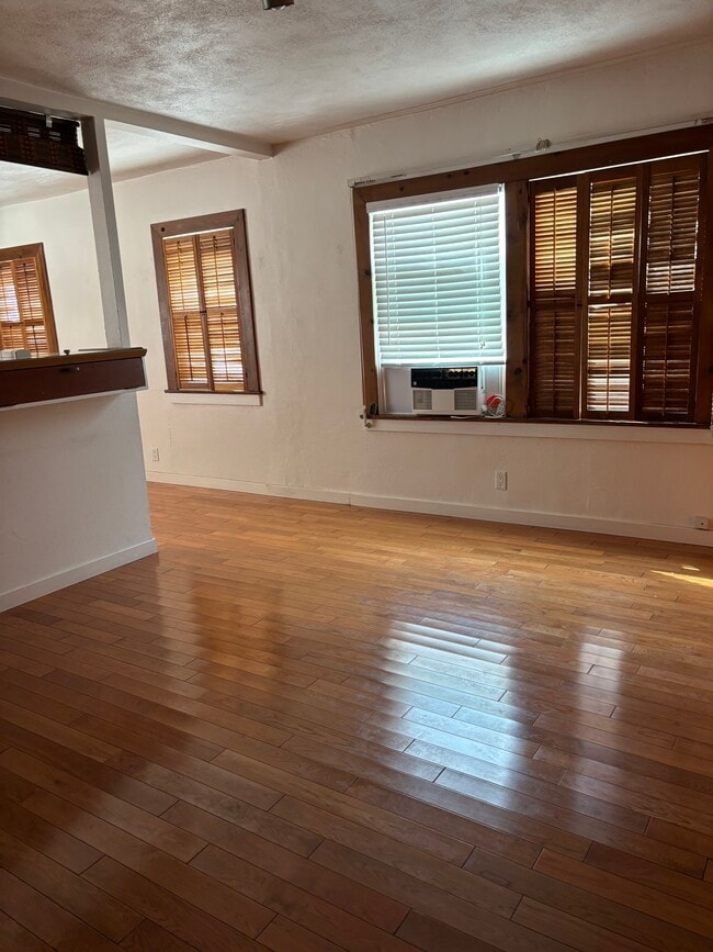 Photo - 1127 S Rimpau Blvd