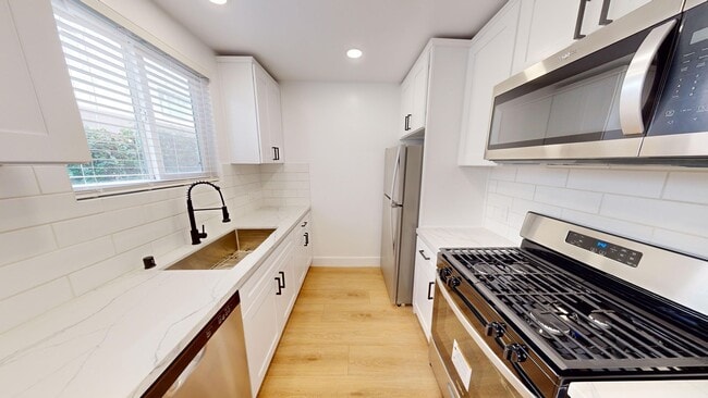 Photo - Welcome Home || Newly Upgraded WeHo Apt || 943 Gardner