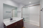 1BR, 1BA - 835SF - Bathroom - Santa Clara Courts Apartments of Ventura