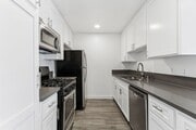 Photo - 7057 Lanewood Ave Apartments