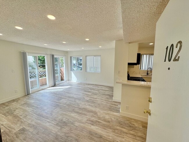 Photo - 3722 S Canfield Ave Unit 102