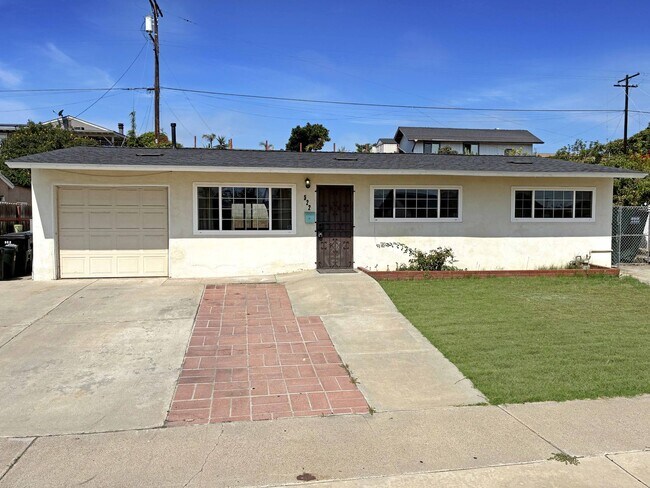 Bright 4BR Home with Solar, Spacious Yard ... - Bright 4BR Home with Solar, Spacious Yard ...
