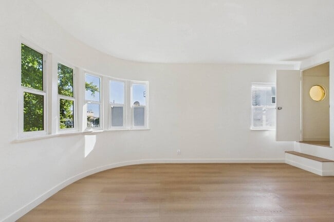 Photo - Wilcox Apartments