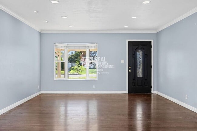 Photo - 1425 W Woodcrest Ave