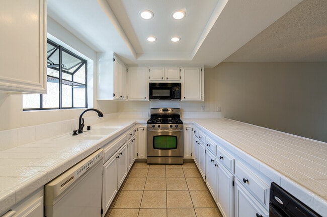 Photo - 5467 E Centralia St