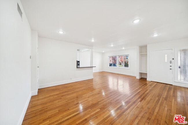 Photo - 112 S Detroit St Unit 112