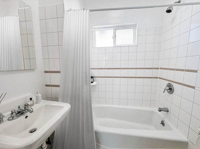 Studio - Bathroom - 616 Apartments