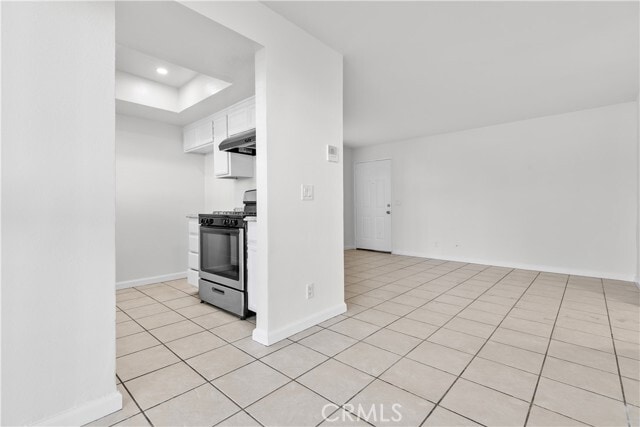 Photo - 5915 Woodman Ave Unit 103