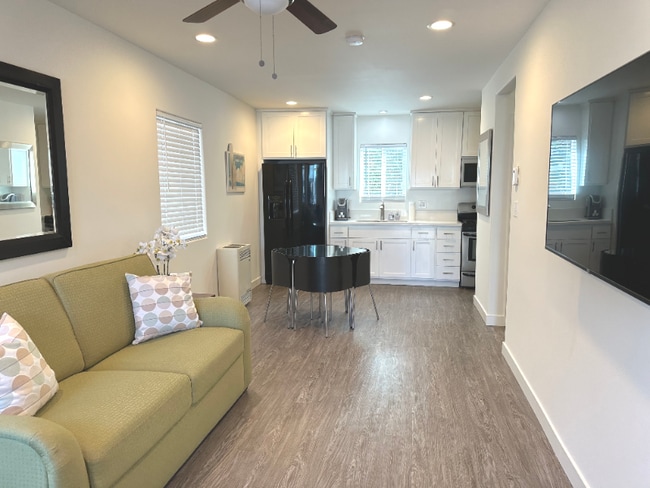 Photo - 900 N Park Ave Apartment Unit 902