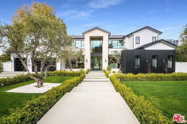 Building Photo - 15907 Valley Vista Blvd Rental