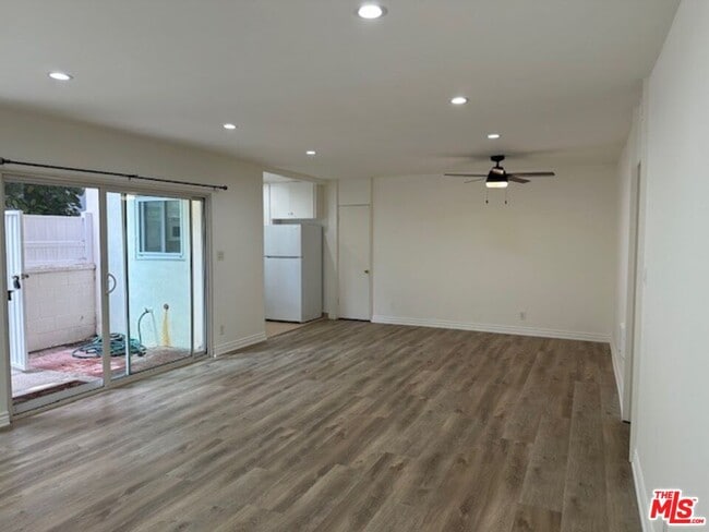 Building Photo - 7736 Pso Del Rey Unit 2