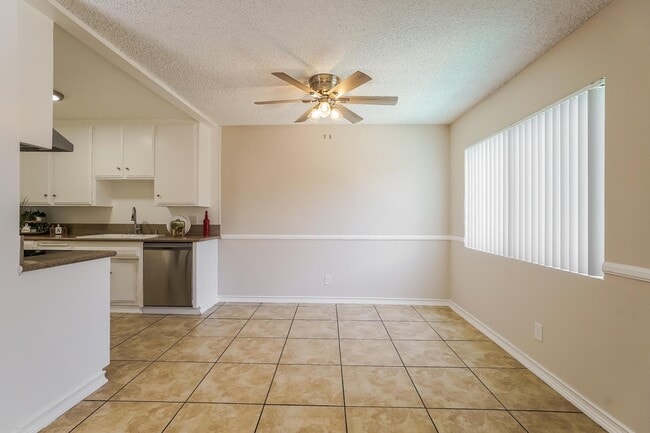Photo - 220 E Live Oak St Unit 22