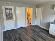 Photo - 8542 Hollister St