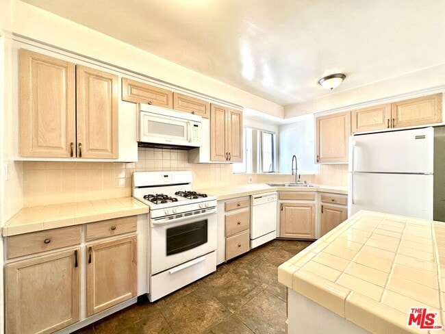 Photo - 612 Illinois Ct Unit #2