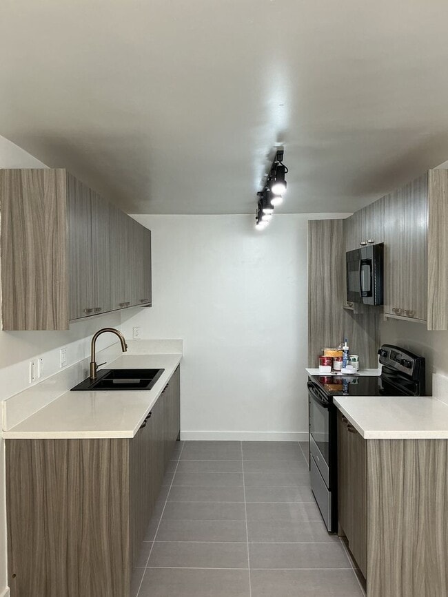 Photo - 7347 Haskell Ave Unit 212