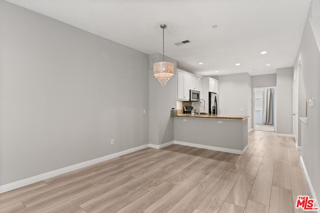 Photo - 8620 Belford Ave