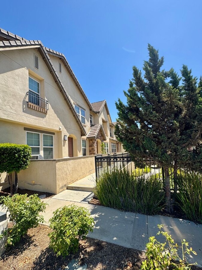 Remodeled Town home in Simi Valley - Remodeled Town home in Simi Valley