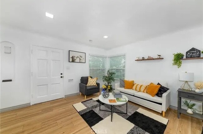 Photo - 218 E Hullett St