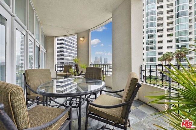 Photo - 10351 Wilshire Blvd Unit 403