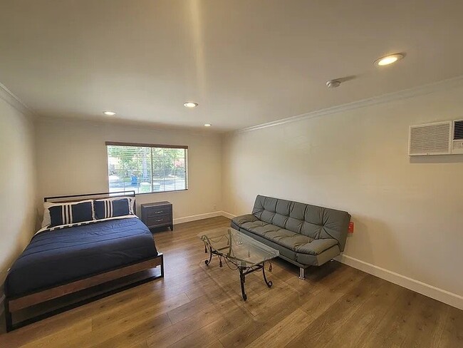 Photo - 6709 Lennox Ave