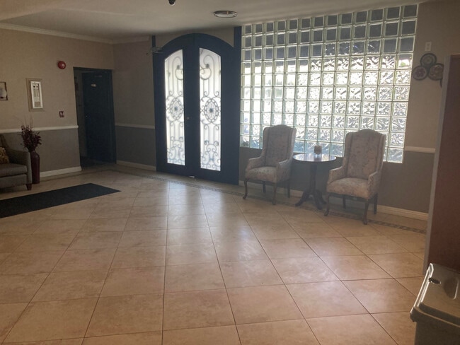 Building Photo - 11252 Peach Grove St Unit 211