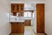 Photo - 983 W 10th St