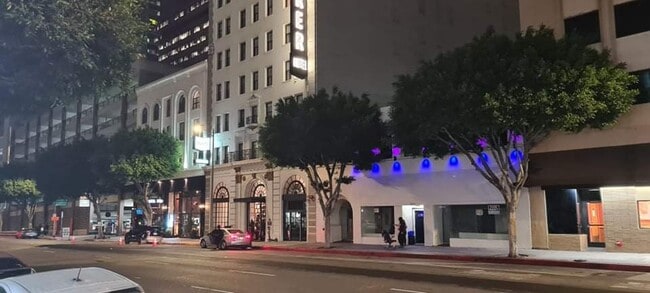 Photo - 807 S Flower St