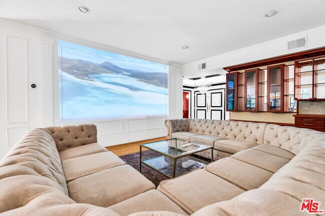 Building Photo - 1124 Kings Rd Unit 102