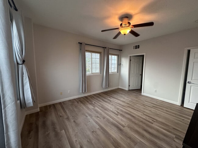 Photo - 10929 Landale St