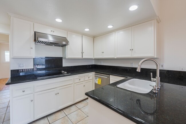 Photo - 37 Cottonwood Cir