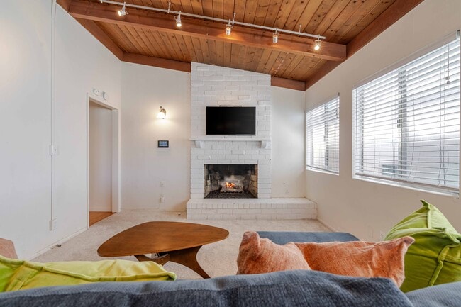 Photo - 218 19th Pl