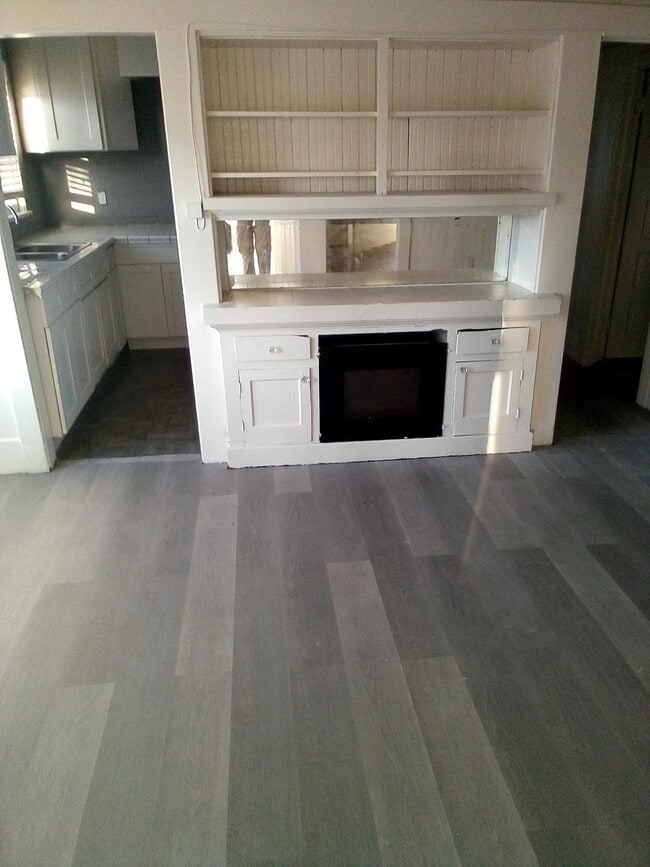 living dining area - 1920 5th Ave Unit 1920    1922