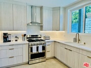 Photo - 948 E 67th St House