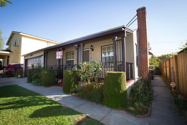 Front Yard - 140 N Berkeley Ave