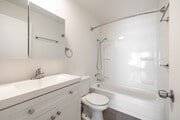 Studio - 400SF - Bathroom - Hawthorne Chateau