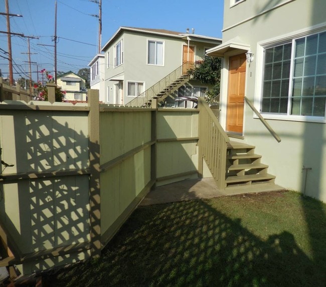 Yard - 536 N Van Ness Ave Apartments Unit 2D