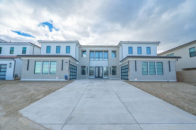 Building Photo - Luxury Smart Home with Green Belt Views in Tesoro Highlands!