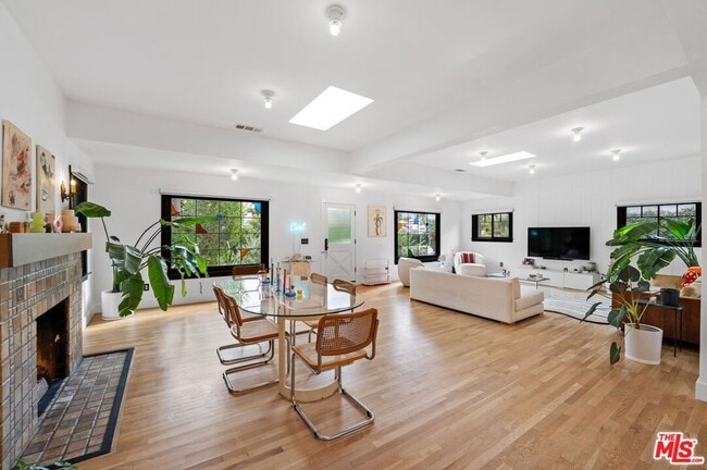 Photo - 623 N Sierra Bonita Ave