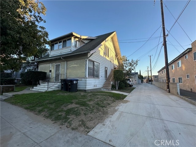 Building Photo - 352 W Chevy Chase Dr