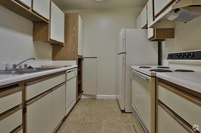 Photo - Pinecrest Apartments