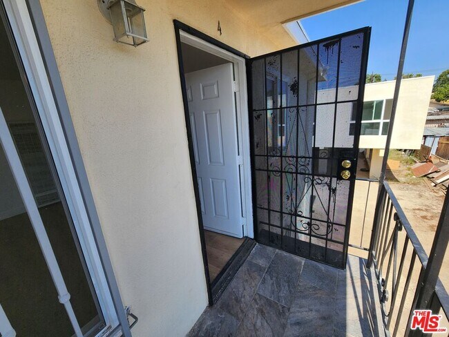 Photo - 1499 W 35th Pl Unit 4