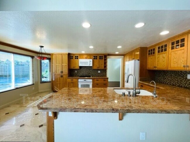Photo - 526 Trailridge Dr