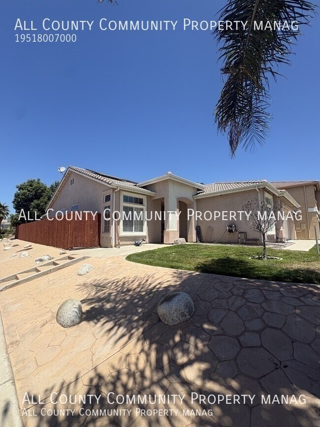 Photo - 39560 Bonaire Way