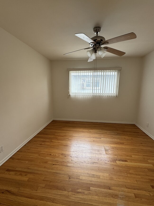 Photo - 4935-4941 Whitsett Ave