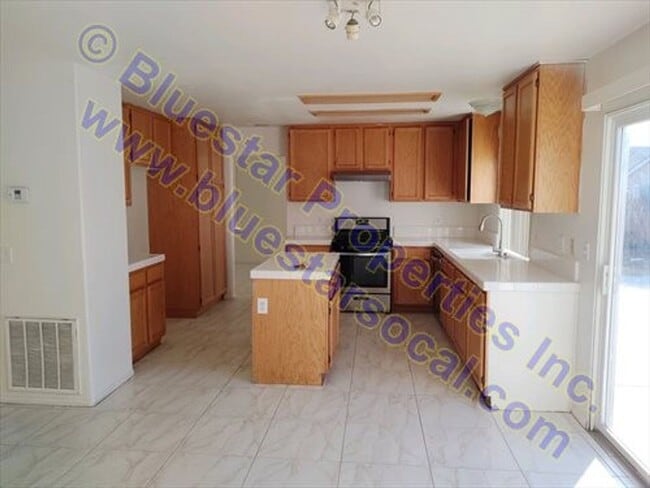 Photo - 6 bedroom home!  Available Now!