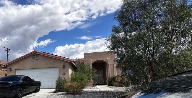 Building Photo - 12800 Miracle Hill Rd