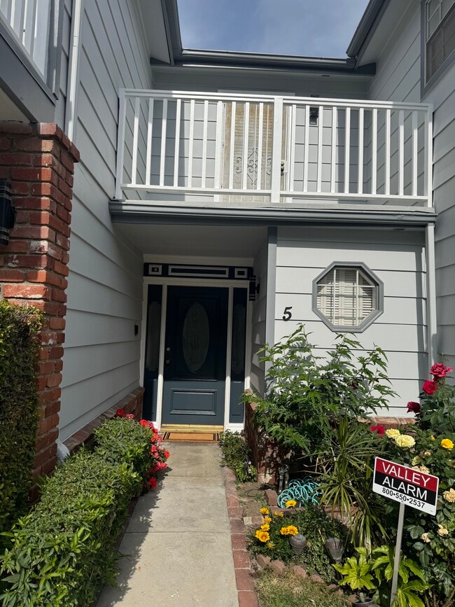 Entrance - 18850 Hatteras St Townhome