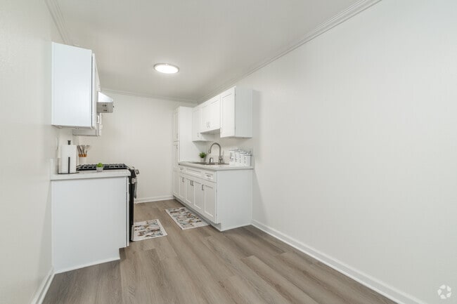 2BR, 1BA - 1000SF - Kitchen - Riverglen Apartments
