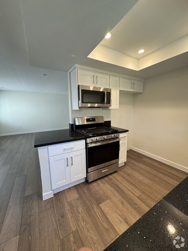 Building Photo - 208 Oswego Ave Unit 1 Rental